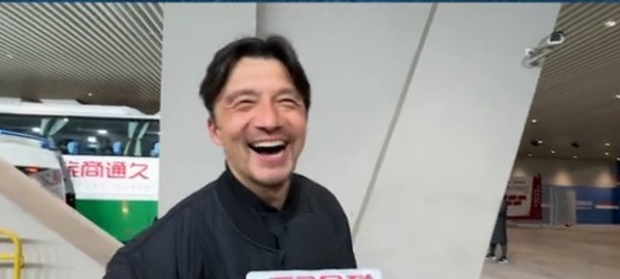  帶孩子和帶球隊(duì)哪個(gè)更累？謝暉笑言：都累，但帶孩子更累
