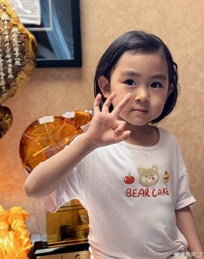  三分大賽三冠王！原帥曬三冠獎杯：完成了女兒給安排的任務(wù)！
