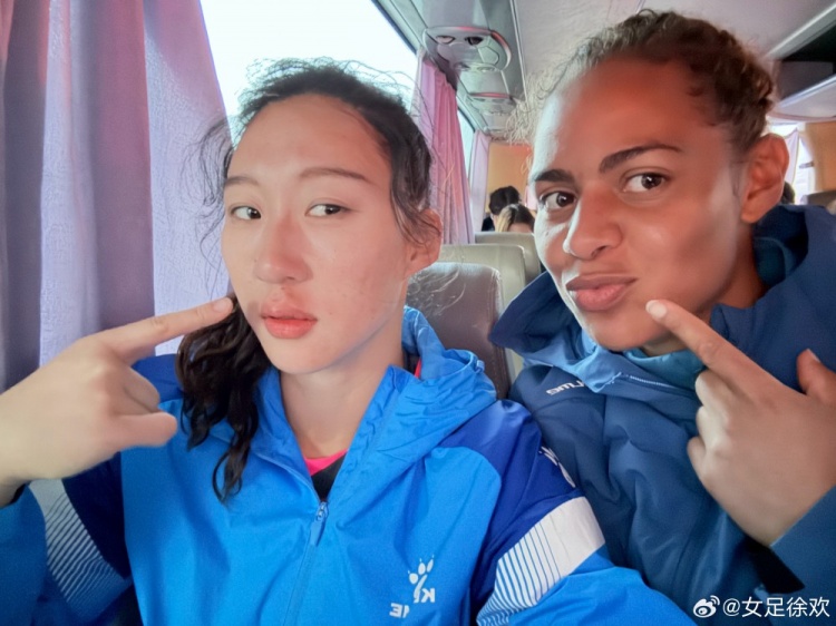  神勇！女足國(guó)門徐歡曬照，比賽中被球砸臉仍力保球門不失