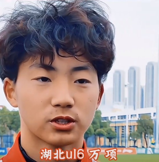  萬項談全運會吊射破門：發(fā)現(xiàn)門將站位不是很好，就很自信的射門