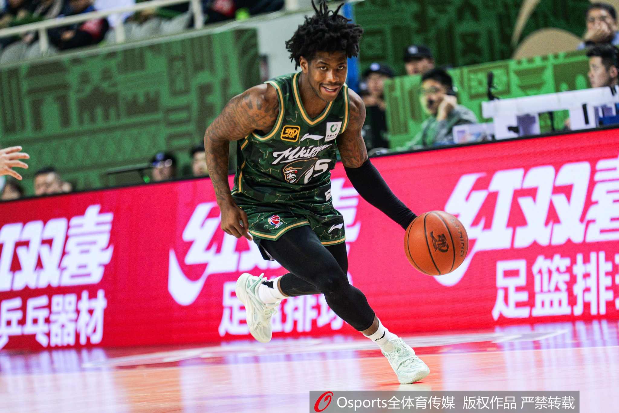  這外援猛得很！肯德里克-戴維斯16投12中&罰球18中15砍43分6板9助